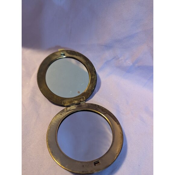 Vintage Victorian Courting Couple Compact Mirror With Double-Sided Functionality - Picture 2 of 3